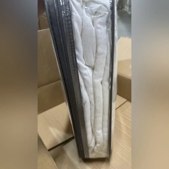 Madison Park Kate White Cotton Seersucker Duvet Cover Set King - Picture 8 of 8